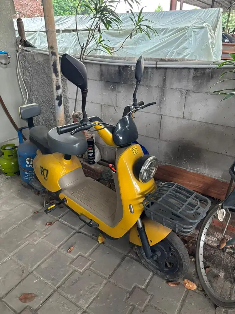 Sepeda listrik ( selis ) uwinfly R7