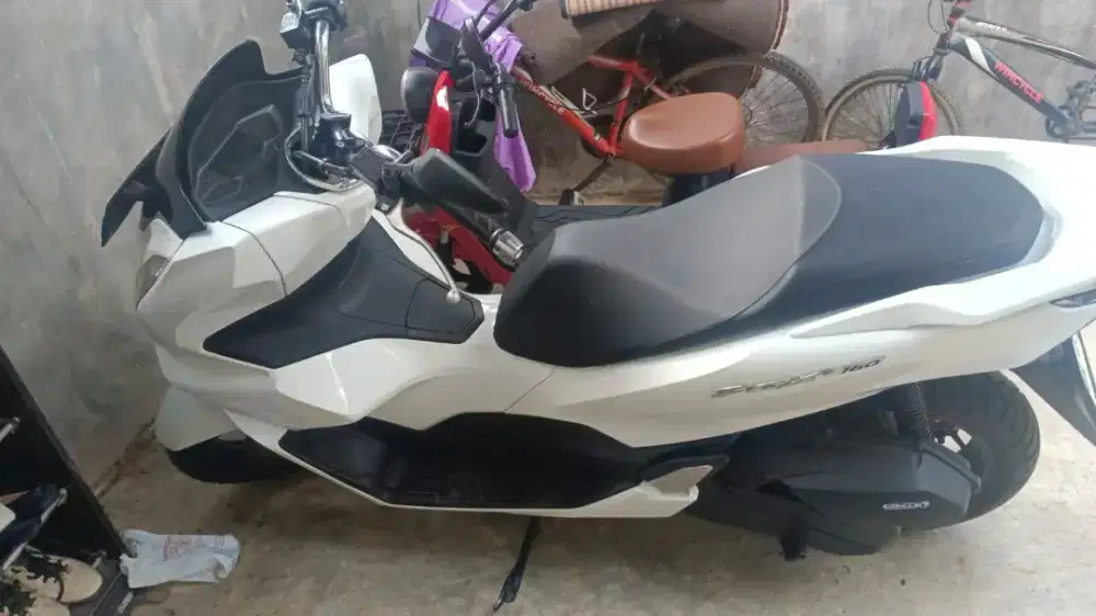 PCX 160 CBS WARNA PUTIH