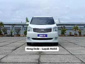 Toyota Nav1 2.0 V AT 2013