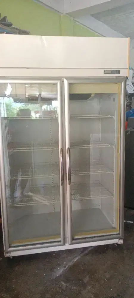 Jual showcase Aurora 2 pintu normal dan garansi 3 bulan