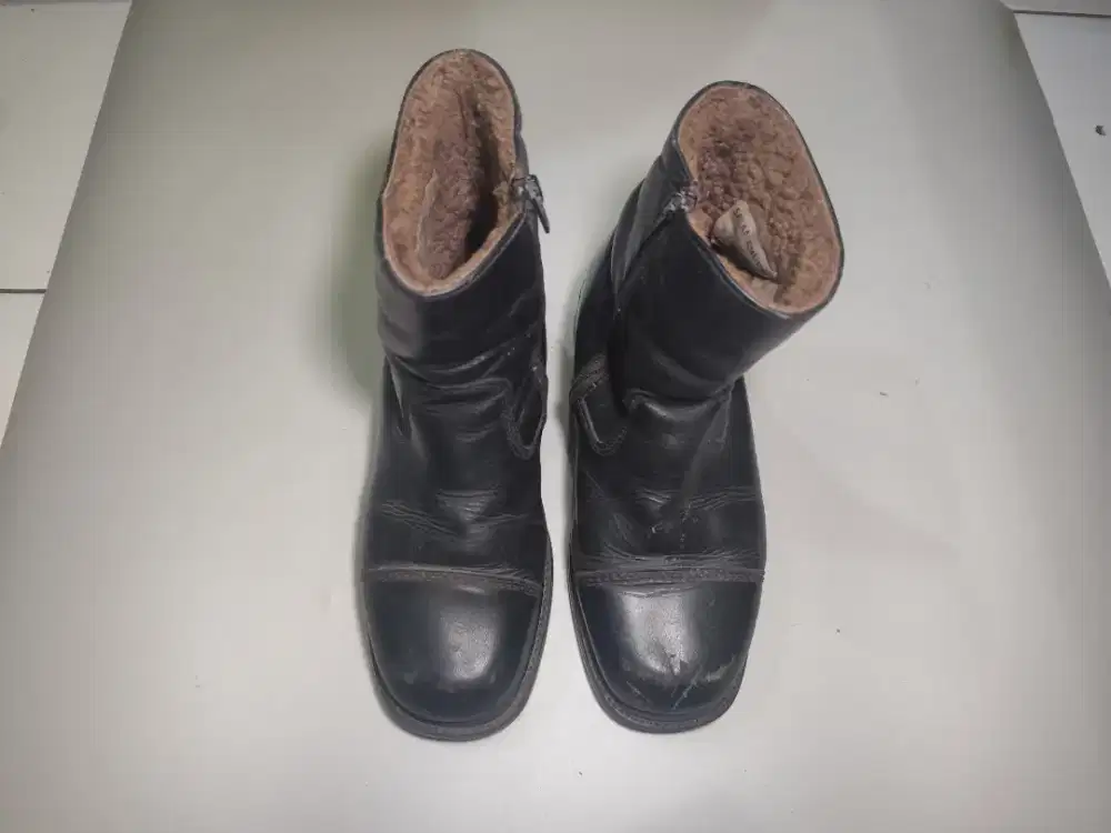 Sepatu Salamander Branded Germany | 90% Mulus, Cocok untuk Semua Musim