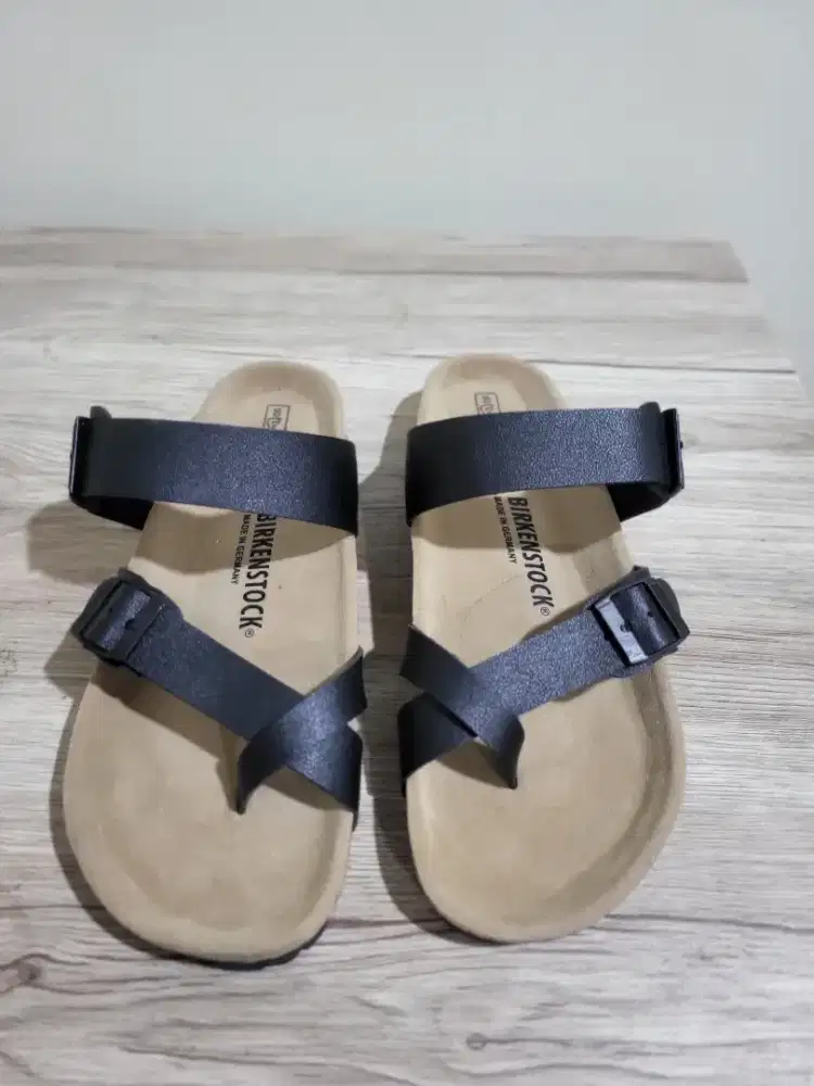 SENDAL BIRCKENSTOCK MAYARI BLACK 43 ORI LIKE NEW