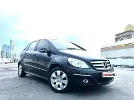 Mercedes Benz B180 Panoramic Tahun 2010 Matic Hitam