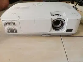 Proyektor NEC 3000 lumens