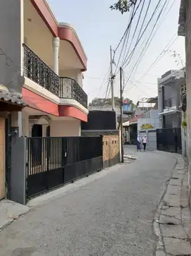 Rumah Masuk Gang, 300 Meter Ke Jalan Asem Baris Raya