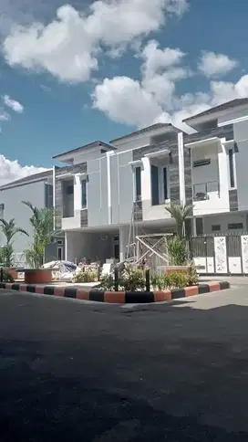 Rumah 2 lantai  SHM di Matraman Jakarta Timur dekat tol Jatinegar
