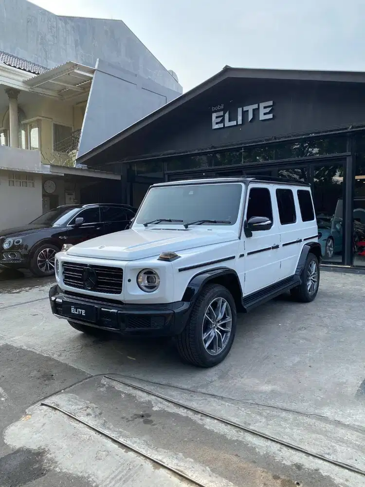 2024 Mercedes-Benz G400d Obsidian Black Metallic (Wrapped in White)