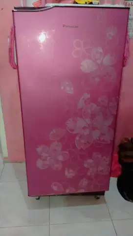 kulkas 1 pintu merek POLYTRON