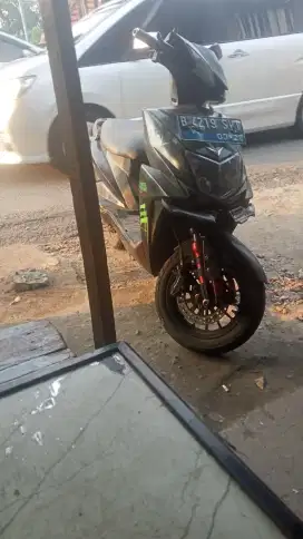Volta 401 hitam pemakai