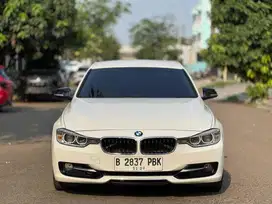 BMW 320i SPORT F30 2.0 AT 2014 PUTIH KM 89rb SERVICE RUTIN TERAWAT!