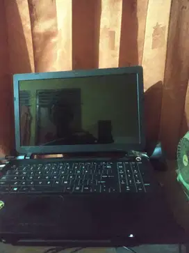 (YANG BUTUH SAJA) LAPTOP TOSHIBA  HIDUP MINUS