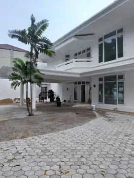 Dijual Rumah Mewah di Jalan Pertanian Raya, Lebak Bulus