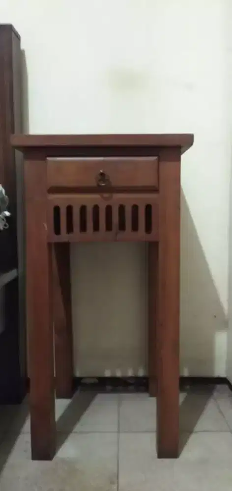 DI JUAL MEJA / NAKAS KECIL KAYU JATI