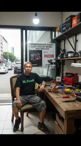Teknisi audio dan variasi mobil