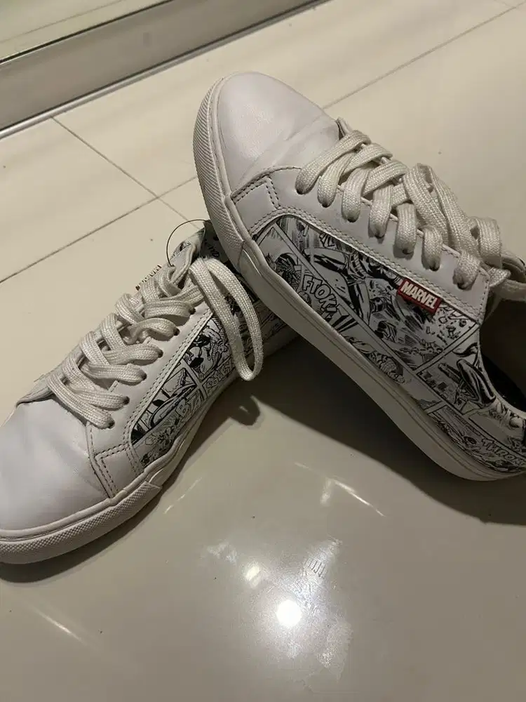 Sepatu Original Marvel Pull and Bear