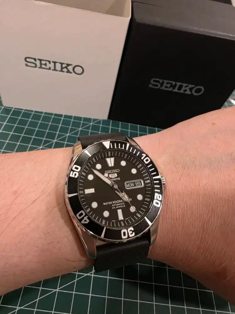 Seiko Kinetic 5 Sports Automatic Date