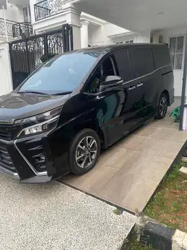 Dijual Toyota Voxy Thn 2015 - Kondisi mulus, Km masih kecil