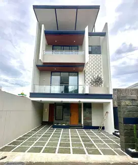 Rumah dalam townhouse di kemang kolam renang dan rooftop