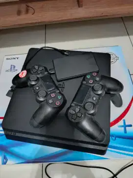 PS4 Slim 1 TB lengkap