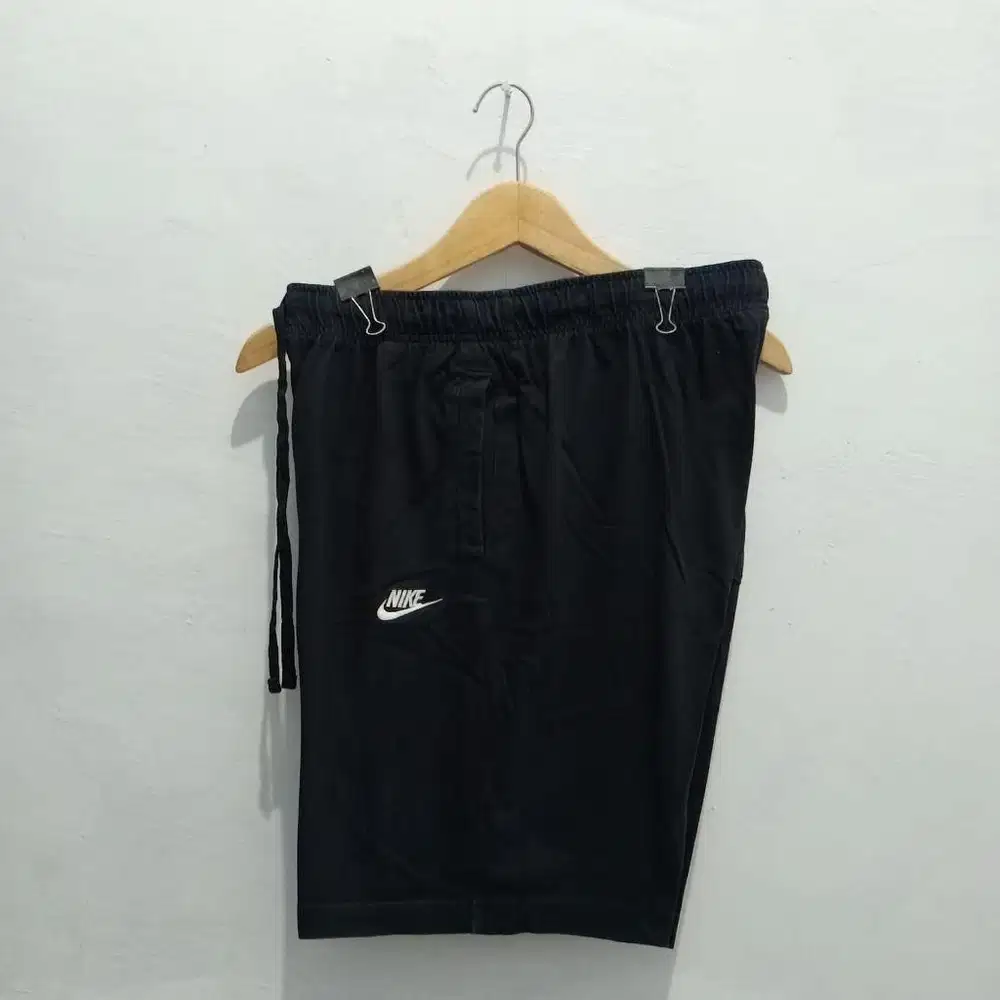 Celana Nike bekas
