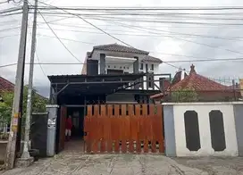 A178 - Rumah Mewah Luas 2 Lantai Pinggir Jalan Strategis Banguntapan