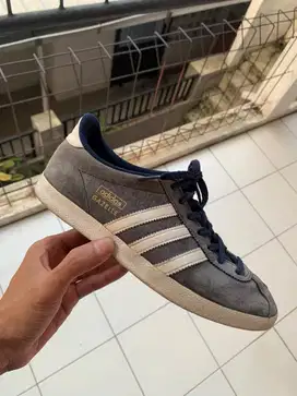 sepatu gazelle bekas