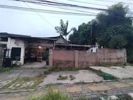 Tanah Luas 415m² Bonus Bangunan Tepi Jl Raya di Pajang Surakarta