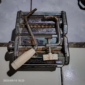 Alat penggiling mie dan adonan