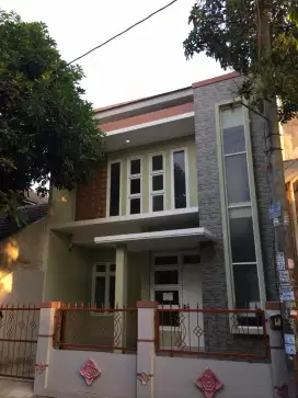 Disewakan rumah 2 lantai dalam perum area Sidoarum