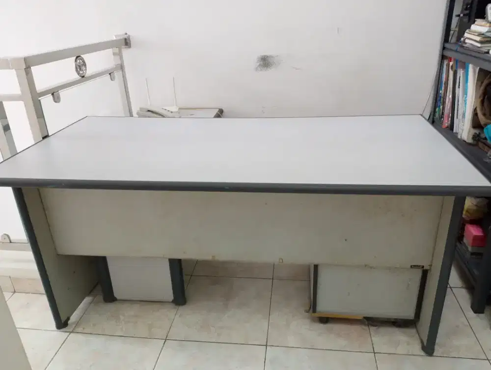 Meja kerja/meja kantor (besar)
