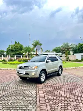 FORTUNER DIESEL MATIC TIPE G SILVER 2009 KONDISI ISTIMEWA