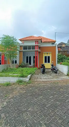 RUMAH SECOND TANAH LUAS DI PUDAK PAYUNG