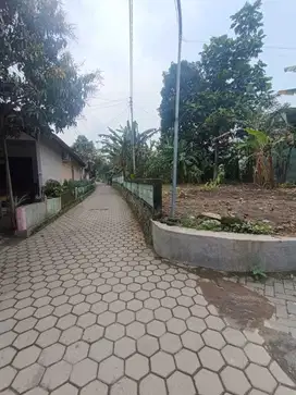 DIJUAL TANAH PEKARANGAN DEKAT RESTO JEJAMURAN