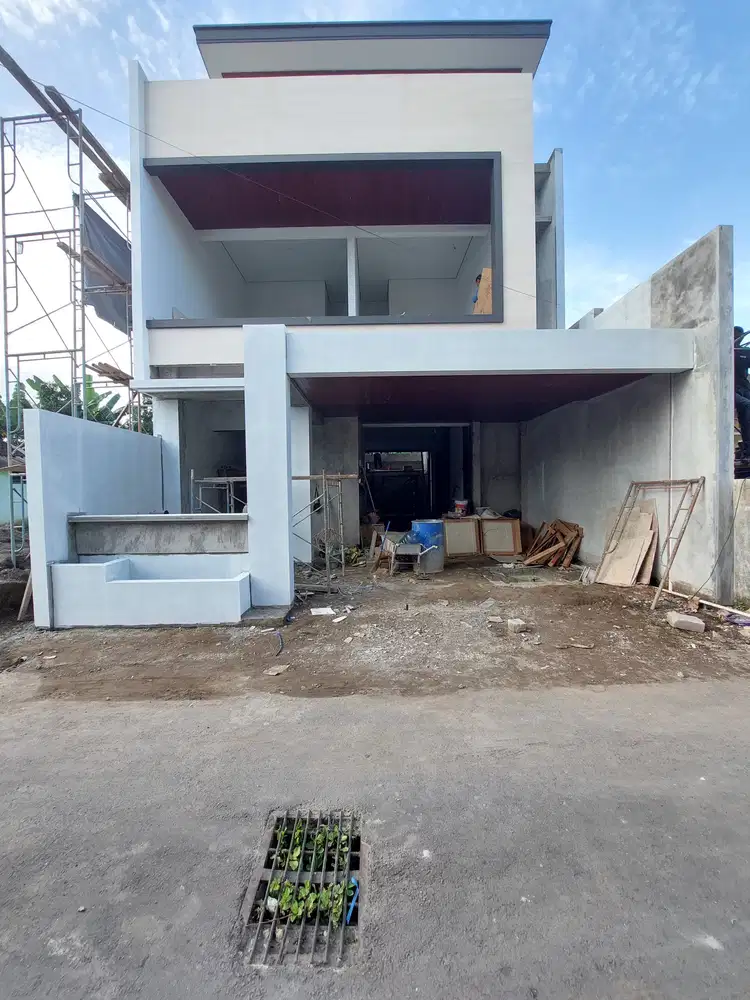Rumah Villa Dengan Pool Di Monjali