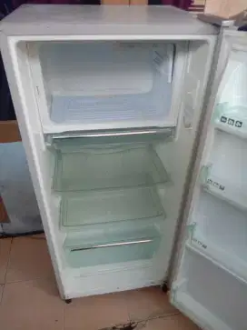 Kulkas polytron beleza 1 pintu mulus bersih dan normal bikin es batu