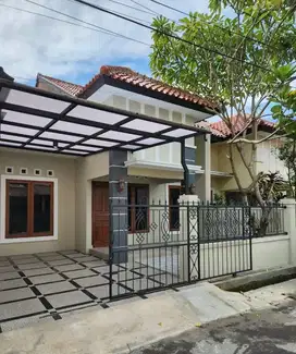 dijual rumah dikarangasem solo