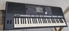 Yamaha PSR S950