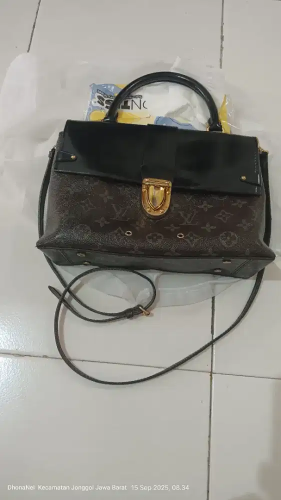 Di jual  Louis Vuitton Vintage Monogram Structured