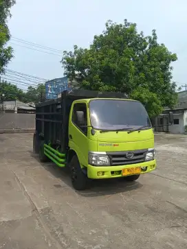 Hino dutro tahun 2019