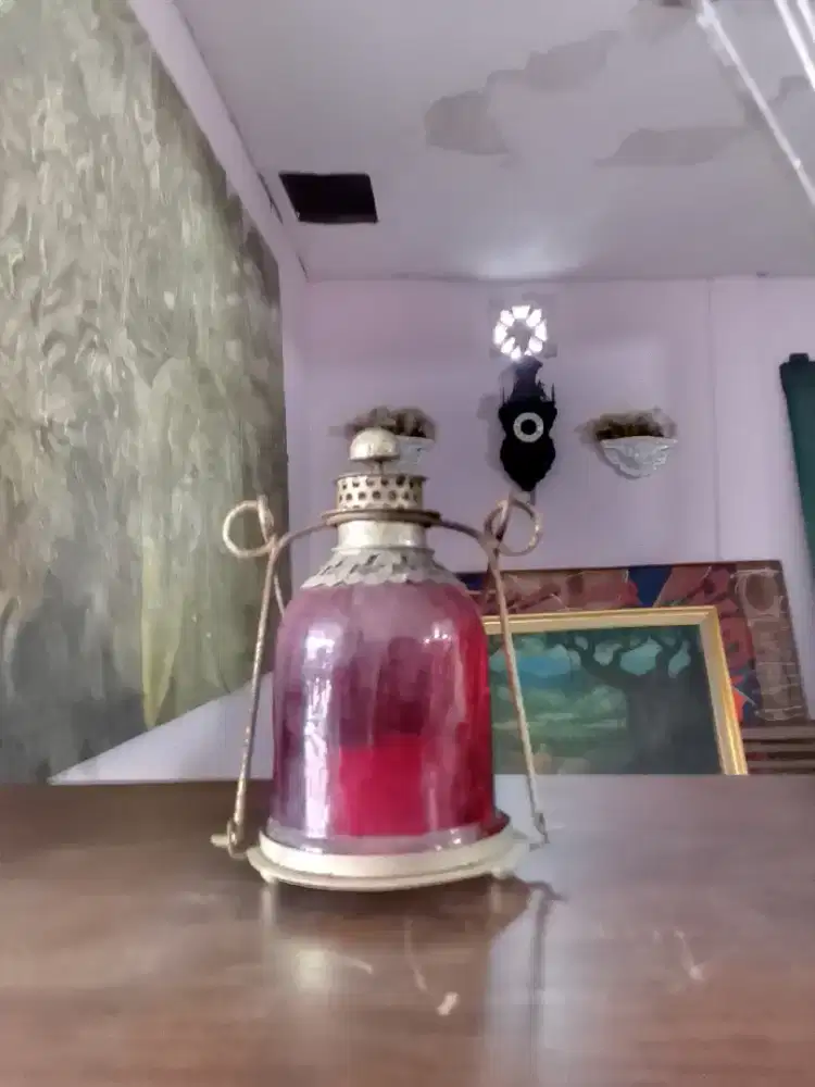 Lampu Kolonial Merah