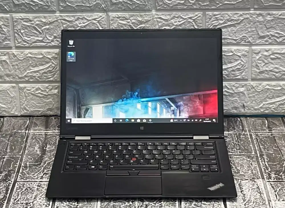 Lenovo ThinkPad X1 Yoga 360 Toucreun slim designt