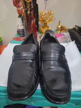 Sepatu branded 
Everbest uk 41 
Limited edition 
Barang terawat 
Pemk