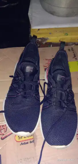 Jual sepatu tomkins cewe