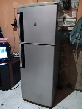 Kulkas Sanyo Emerald 2 Pintu Mulus