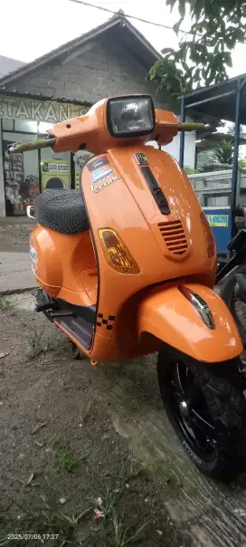 Dijual vespa matic thn2012