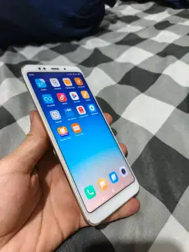 Xiaomi Redmi 5 plus 4/64Gb White Gold