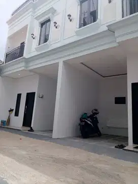 Rumah Cluster di Srengseng Sawah full Bata merah,dekat Stasiun lenteng