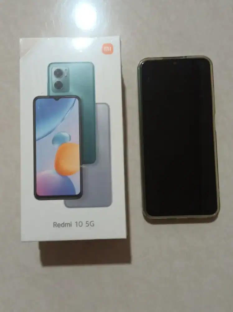 Dijual Redmi 10 5G 6/128GB hijau Fullset kondisi minus