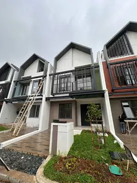 Rumah 3 lantai cantik dekat UMN gading serpong