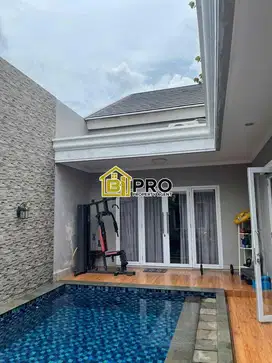 Dijual Rumah Bonus Kolam Renang dekat Tol Jatikarya Depok